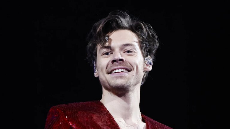 Harry Styles gjenskaper Dirty Dancing lift i nyutgitt musikkvideo
    

