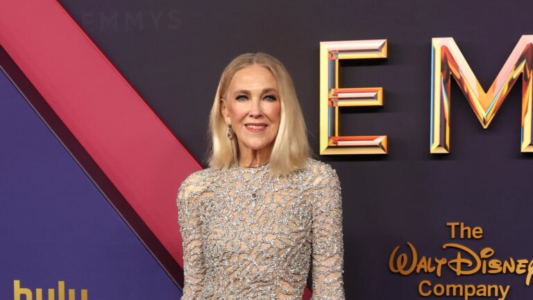 Hyllesten strÃ¸mmer inn for 'geniet' Catherine O'Hara
    

