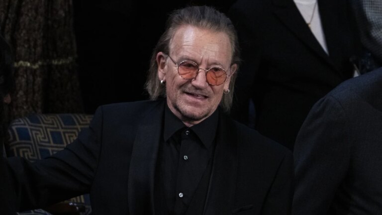 Bono stÃ¸tter kampanjen for Ã¥ lÃ¸slate palestinsk politiker
    

