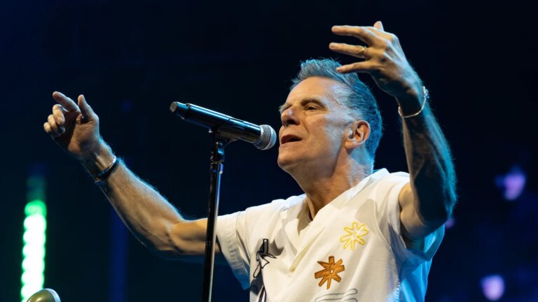 Deacon Blue fordÃ¸mmer reformleder for Ã¥ sitere sangen deres
    

