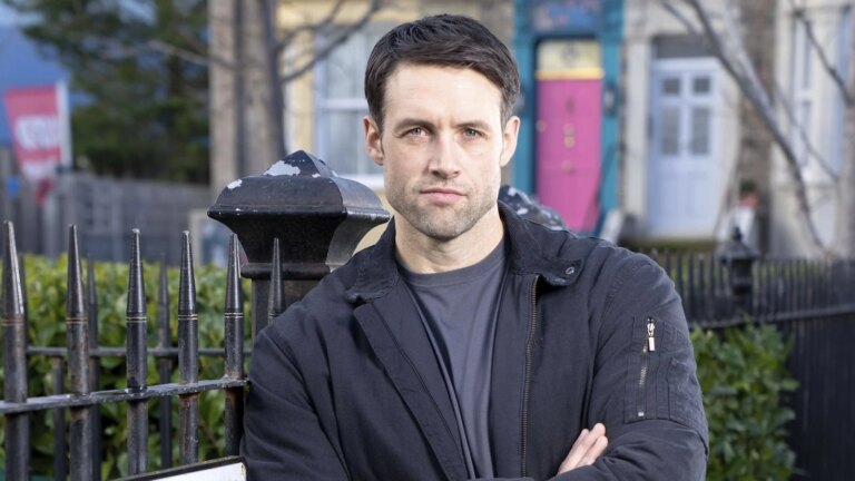 EastEnders avslÃ¸rer detaljer om Mark Fowler Jrs retur
    

