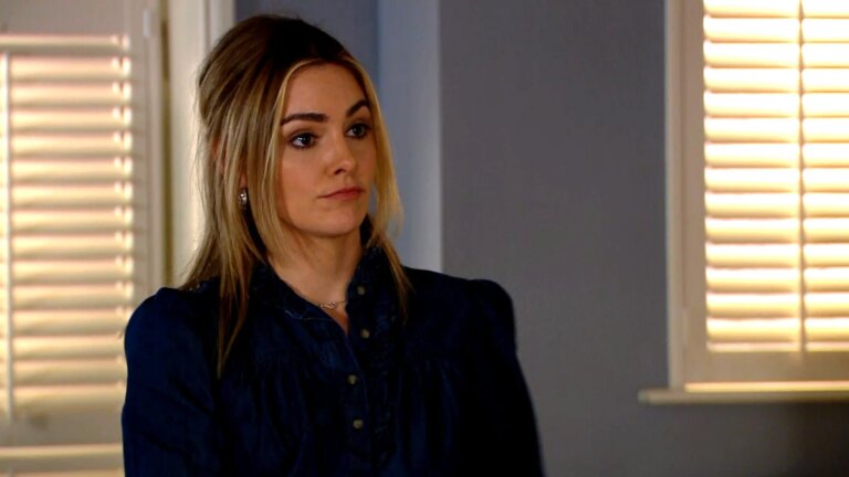 Fair City pÃ¥ sÃ¸ndag: 'Ikke fÃ¸l deg dÃ¥rlig med deg selv...'
    

