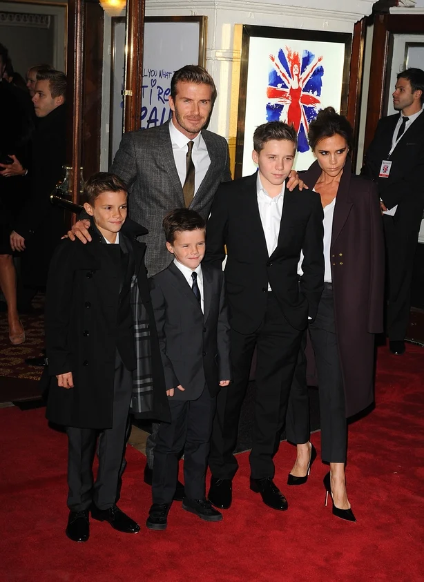 Arkivfoto datert 11/12/12 av David og Victoria Beckham med barna deres (venstre til hÃ¸yre) Romeo, Cruz og Brooklyn ankommer pressekvelden til Viva Forever pÃ¥ Piccadilly Theatre, London. Brooklyn Beckham, den eldste sÃ¸nnen David og Victoria Beckham, har skapt overskrifter med en rekke innlegg 