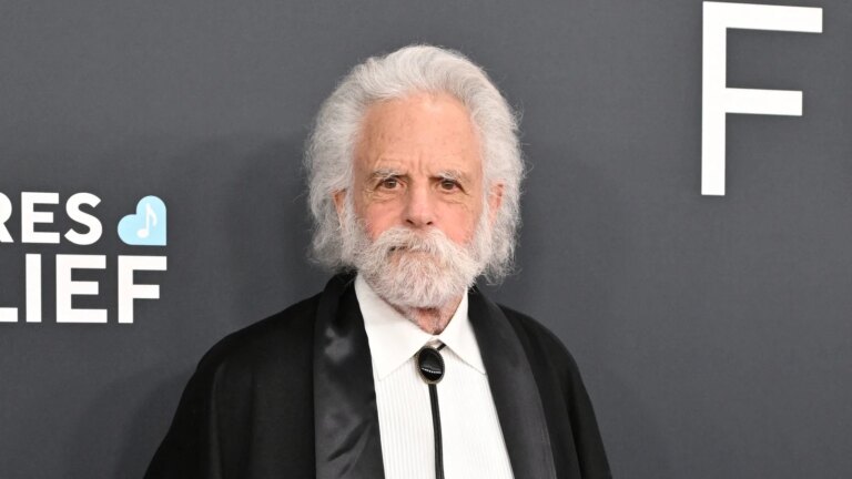 Grateful Deads medgrÃ¼nder og gitarist Bob Weir dÃ¸r 78 Ã¥r gammel
    

