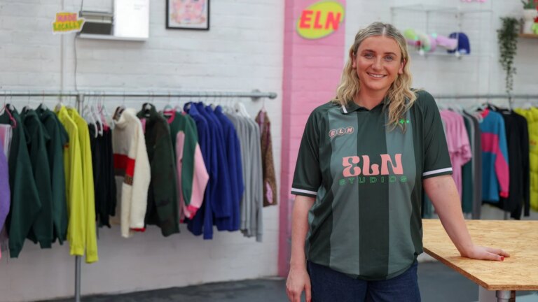 MÃ¸t indiedesigneren som lager fleece for unge kreftpasienter
    

