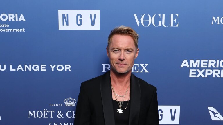 Ronan Keating sier at Boyzone-turneen ville vÃ¦re "utrolig usunn"
    

