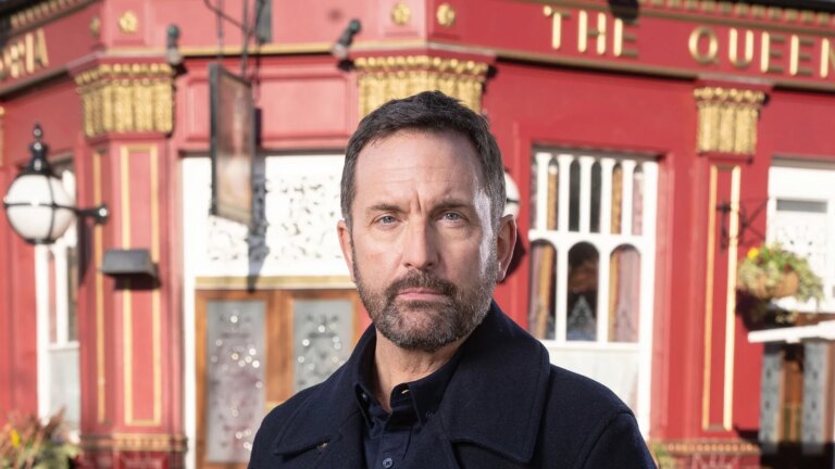 Skuespiller Joel Beckett sier at returen til EastEnders er "en ekte glede"
    

