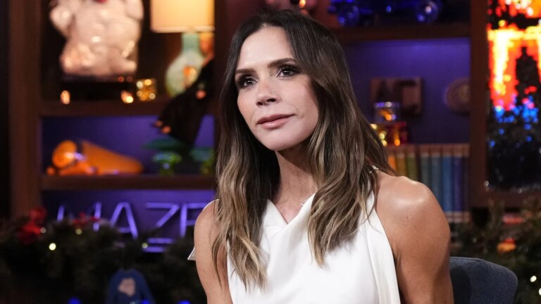 Victoria Beckham topper britiske salgslister med singel fra 2001 etter fallout med Brooklyn
    

