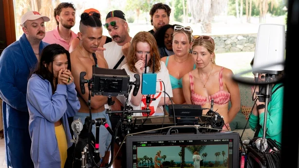 Rollelisten til These Sacred Vows ser en ny film pÃ¥ settet