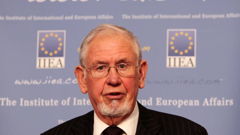 Tidligere administrerende direktÃ¸r for RTÃ‰ Television Joe Mulholland dÃ¸r 85 Ã¥r gammel
    

