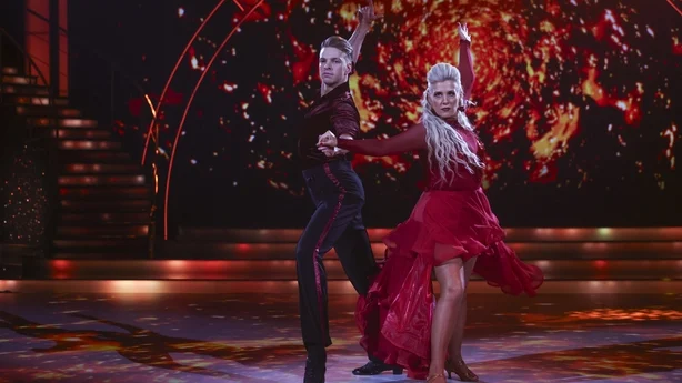 Stephanie Kelly og Ervinas Merfeldas på uke fem av Dancing with the Stars Foto: Kyran O'Brien
