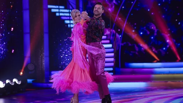 Anne Cassin og Robert Rowiński på uke fem av Dancing with the Stars Foto: Kyran O'Brien