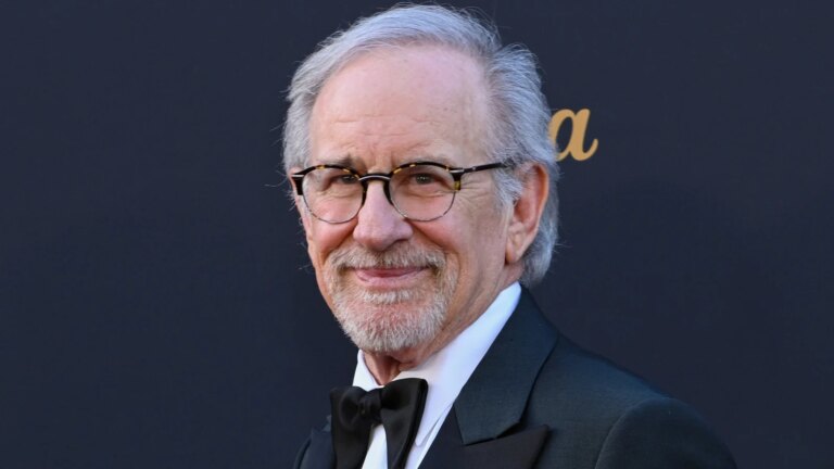 Steven Spielberg oppnÃ¥r EGOT-status etter Grammy-seier
    

