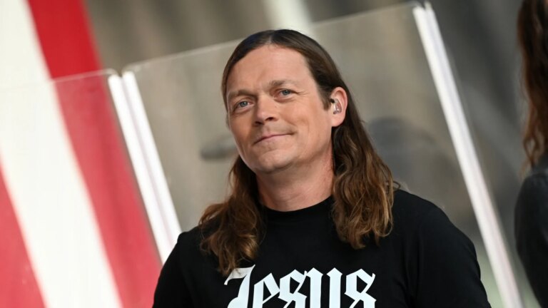 3 Doors Down-sanger Brad Arnold dÃ¸r 47 Ã¥r gammel
    


