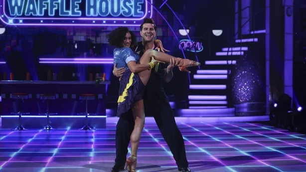 Eric Roberts og Arianna Favaro på uke syv av Dancing with the Stars Foto: Kyran O'Brien