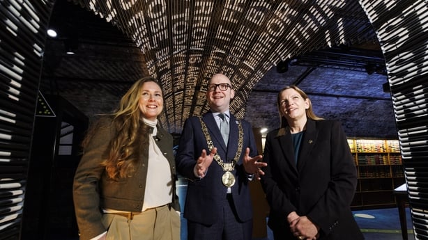 Aoife Carry, kunstnerisk leder, St. Patrick's Festival, rÃ¥dmann Ray McAdam, Lord Mayor of Dublin og Caroline Bocquel, administrerende direktÃ¸r, FÃ¡ilte Ireland