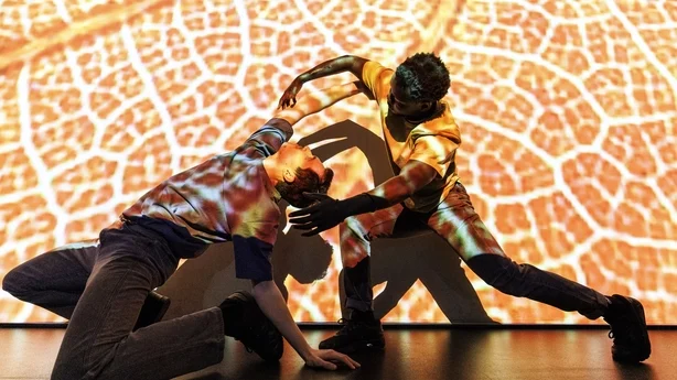 Tom O'Gorman og Hamza Pirimo, Luail, Irlands nasjonale dansekompani avbildet ved lanseringen av St Patrick's Festival 2026 pÃ¥ EPIC, The Irish Emigration Museum.