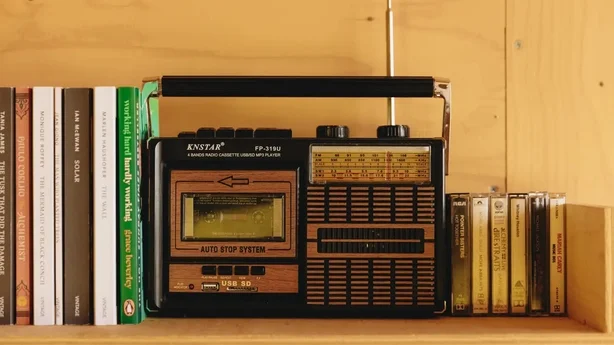 Hytta har spill, radio og kamera