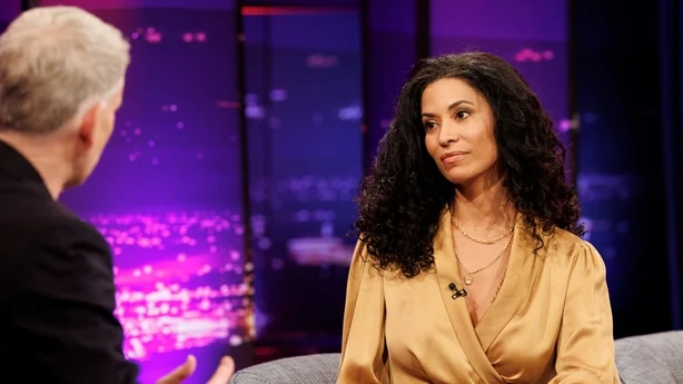 Lisa Phillips snakker med Patrick Kielty pÃ¥ The Late Late Show