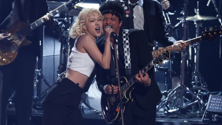 Bruno Mars og Roses APT er verdens bestselgende sang i 2025
    

