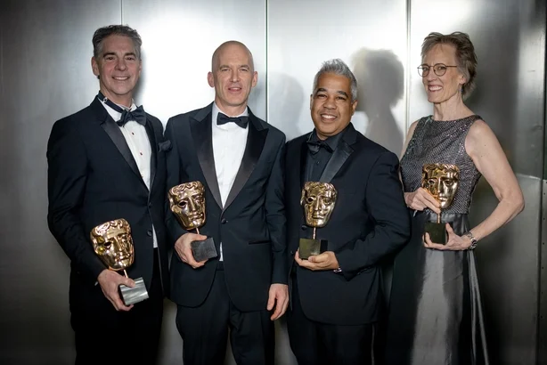 LONDON, ENGLAND â€“ 22. FEBRUAR: Al Nelson, Gareth John, Juan Peralta og Gwendolyn Yates Whittle poserer med Sound Award for Â«F1Â» backstage under EE BAFTA Film Awards 2026 i Royal Festival Hall 22. februar 2026 i London, England. (Foto av Carlo Paloni/BAFTA via Getty Images)