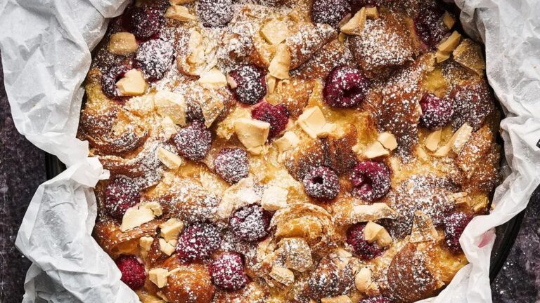 Nadiya Hussains croissantbÃ¦rpuddingskiver
