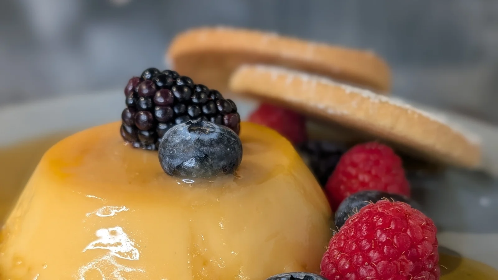 Alex Petits klassiske crème caramel med sobelkjeks: I dag