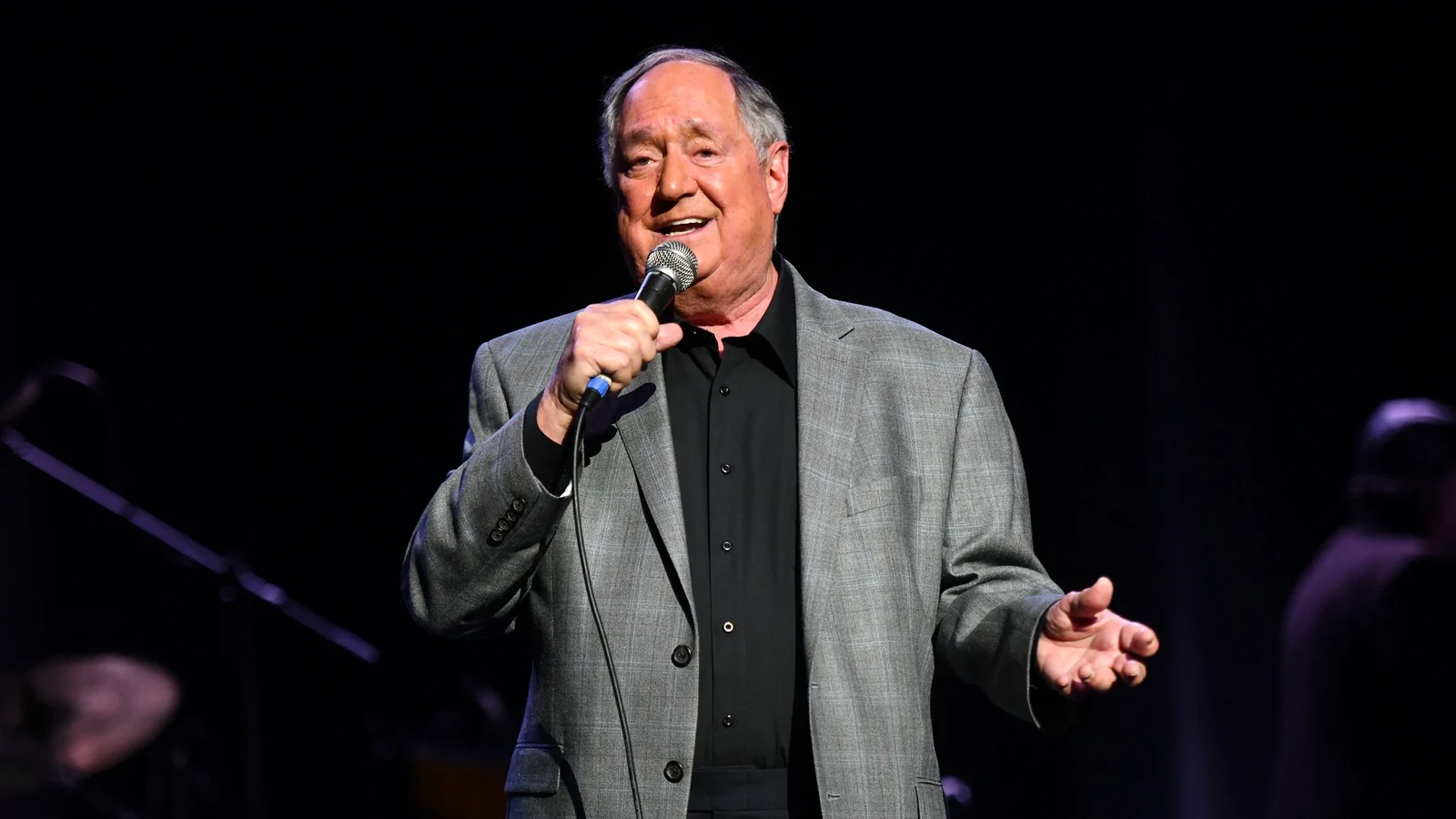 Neil Sedaka, singer-songwriter bak dusinvis av hits fra 1960- og 70-tallet, dÃ¸r 86 Ã¥r gammel