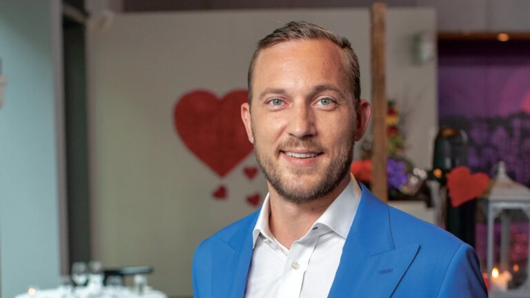 Ã… dele regningen setter spikeren i kista for First Dates-paret
    

