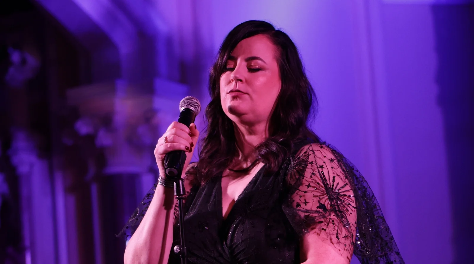 Bak musikken - Collette Brady McEntee