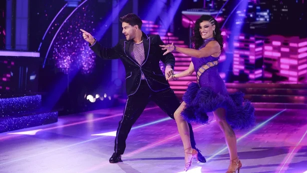 Irland AM-vert Eric Roberts med proffdanser Arianna Favaro under live-showet til RTEs Dancing With The Stars. Bilde: Kyran O'Brien /kobpix INGEN AVGIFT FOR REPRO Under utstillingslÃ¸pet++++++AVGIFT gjelder for fotografier brukt etter at showet er ferdig.++++++++++