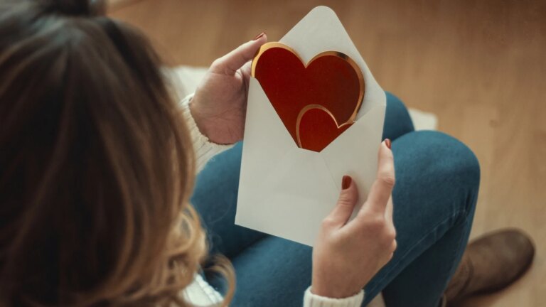 Hvem var St Valentine og hvorfor feirer vi ham?
    

