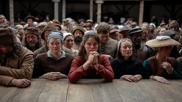 Jessie Buckley spiller Agnes og Joe Alwyn som Bartholomew i regissÃ¸ren ChloÃ© Zhaos Hamnet