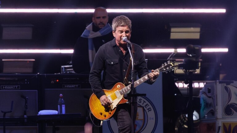 Noel Gallagher blir kÃ¥ret til Ã¥rets lÃ¥tskriver hos britene
    

