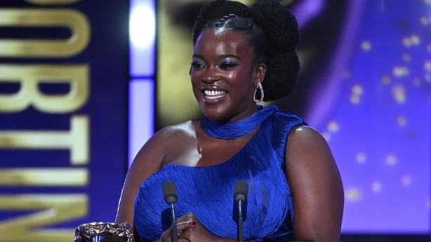 Wunmi Mosaku tar imot prisen for birolle for syndere pÃ¥ scenen under EE BAFTA Film Awards 2026 i Royal Festival Hall 22. februar 2026 i London. (Foto av Stuart Wilson/BAFTA/Getty Images for BAFTA)