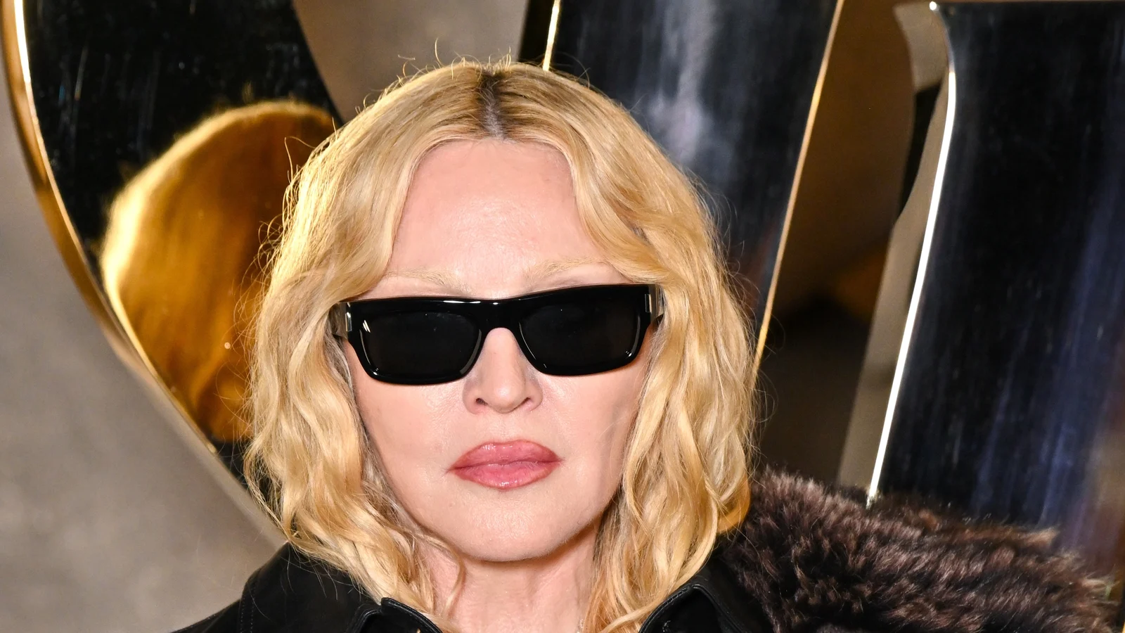 Madonna forteller den spanske fotballklubben at deres savnede skjorte er "i mine arkiver"