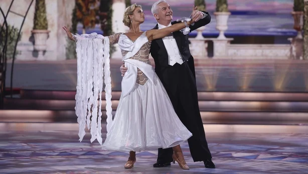 ForrÃ¦der-deltaker Paudie Moloney med proffdanser Laura Nolan under live-showet til RTEs Dancing With The Stars. Bilde: Kyran O'Brien /kobpix INGEN AVGIFT FOR REPRO Under utstillingslÃ¸pet++++++AVGIFT gjelder fotografier brukt etter utstillingslÃ¸pet er ferdig.++++++++++