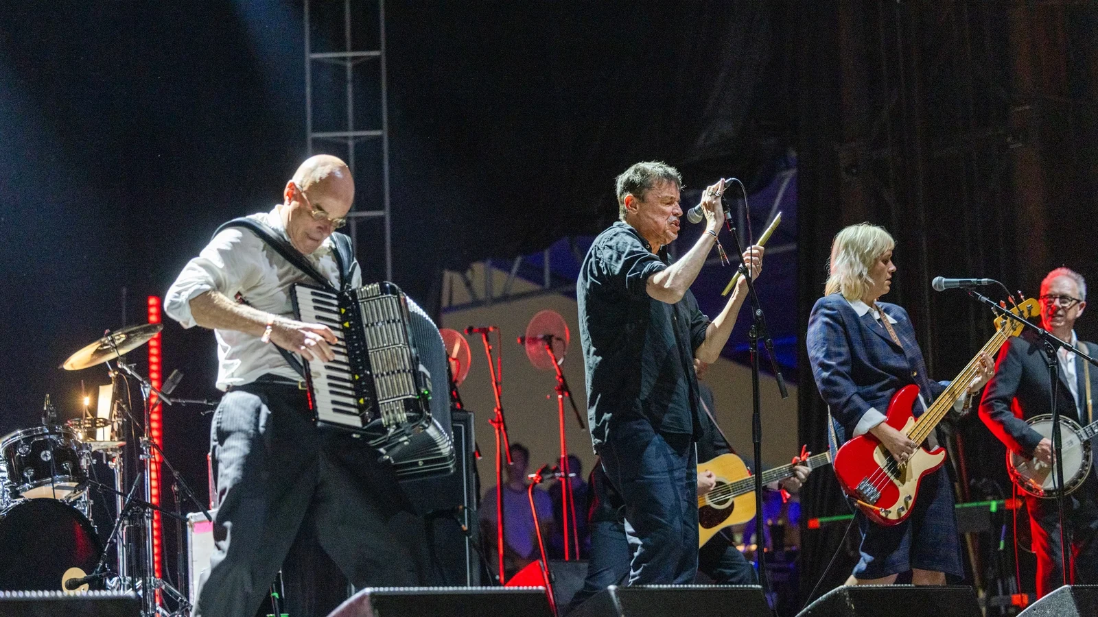 Gjestevokalister for Ã¥ bli med The Pogues pÃ¥ greatest hits-turnÃ©