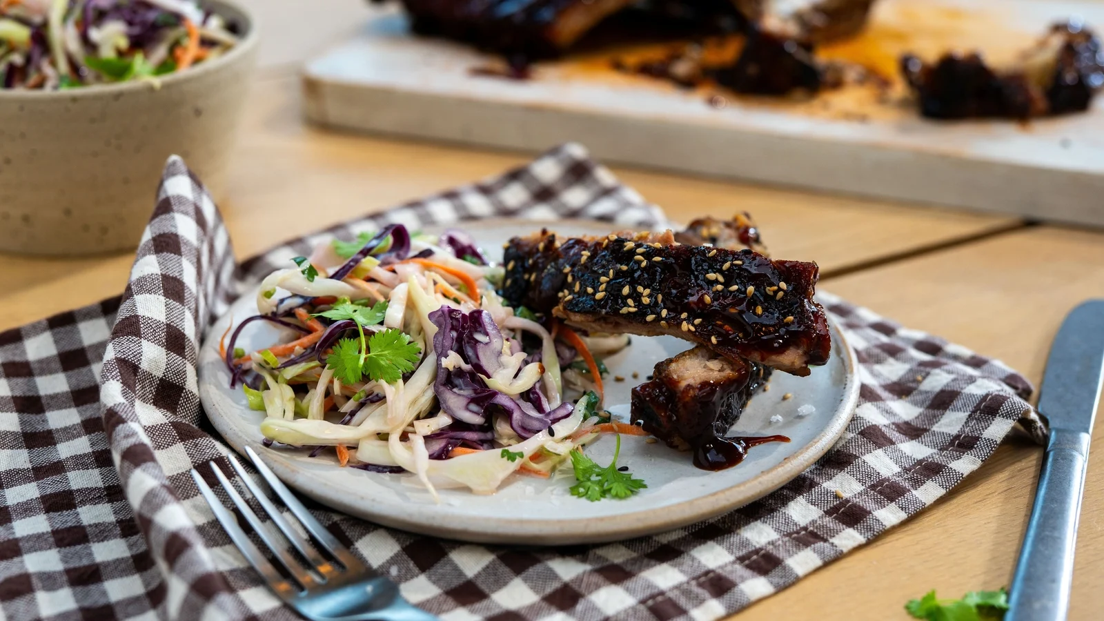 Eva Paus asiatiske kjøkken: Hoisin-ribbe med asiatisk slaw