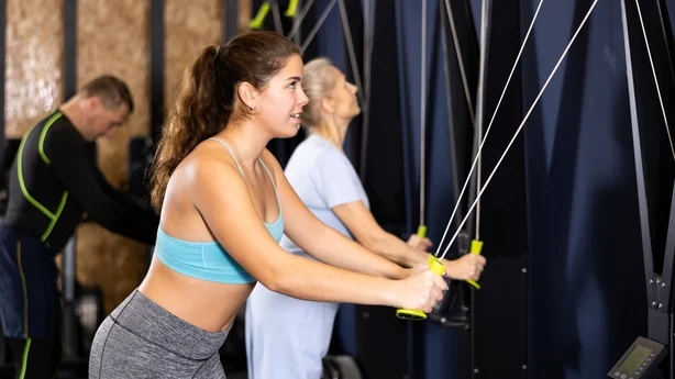 skimaskin i moderne treningsstudio