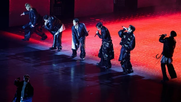 K-pop guttebandet BTS opptrer pÃ¥ scenen under comeback-konsert pÃ¥ Gwanghwamun Square 21. mars 2026 i Seoul, SÃ¸r-Korea. (Foto av Kim Hong-Ji - Pool/Getty Images)