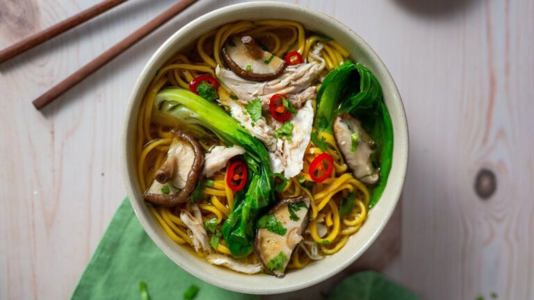 Eva Paus kinesiske kyllingnudelsuppe
    

