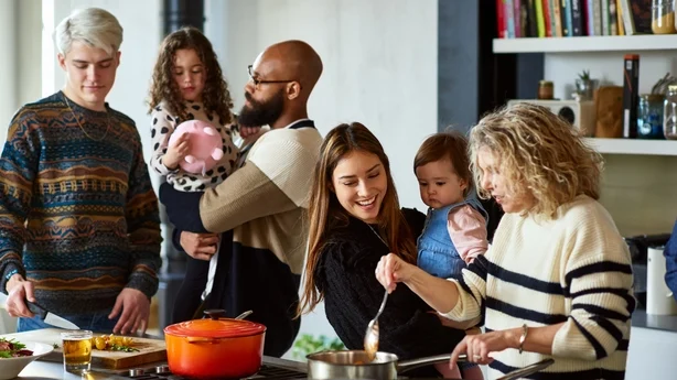 Utvidet familiemøte for å spise,