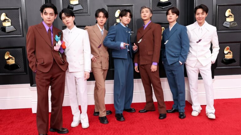 BTS sier at de fortsatt er "landsbarn" i ny dokumentar
    

