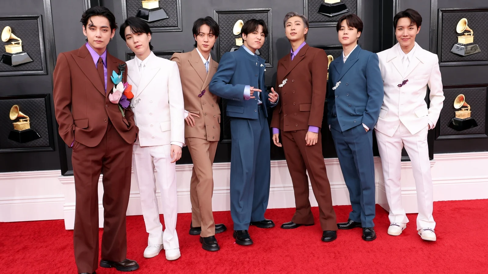 BTS sier at de fortsatt er "landsbarn" i ny dokumentar