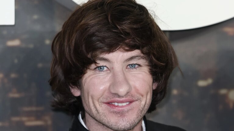 Barry Keoghan ble rÃ¸rt til tÃ¥rer av Jessie Buckley i Hamnet
    

