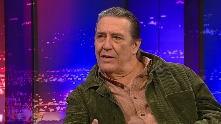 CiarÃ¡n Hinds reflekterer over livslangt bÃ¥nd med Liam Neeson
    

