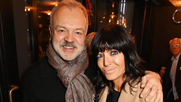 Claudia Winkleman hilser "kongen" Graham Norton fÃ¸r starten av hennes nye chat-show denne mÃ¥neden
    

