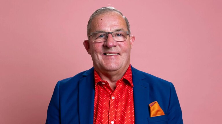 Er det en kamp for "kjÃ¦rlighetsskaperen" Ronan pÃ¥ fÃ¸rste dater?
    


