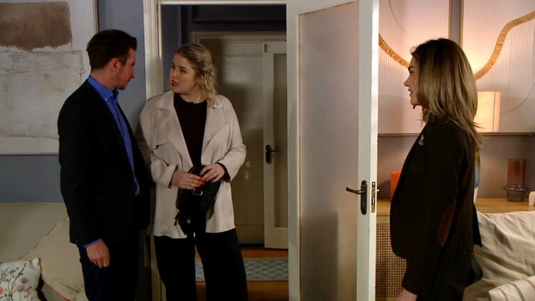 Fair City tirsdag: "Hun kan sende oss begge i fengsel"
    

